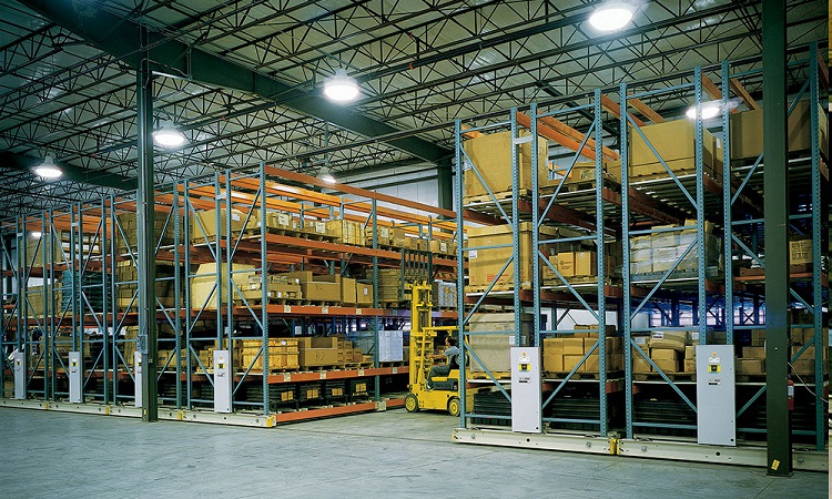 Mobile Raking Maximizes Storage In The Warehouse